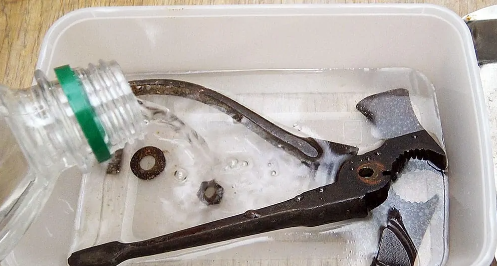 How to Clean Rust off Tools with Vinegar