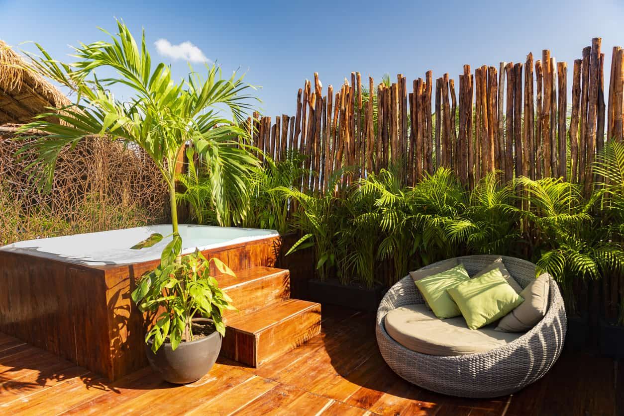 Simple hot tub privacy ideas with bamboo